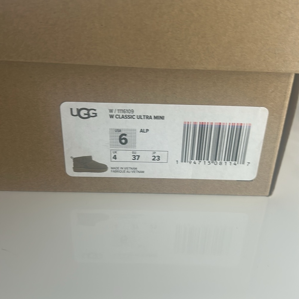 Ultra mini uggs! - Picture 3 of 4